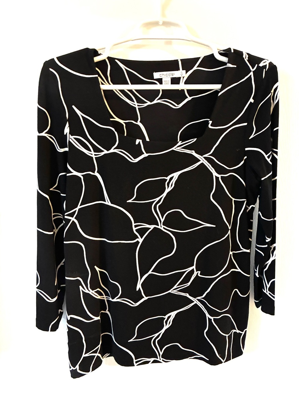 Chico's Black White Abstract Graphic Leaf Print Knit Top Size 0 Small